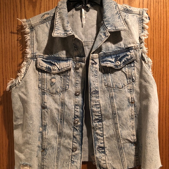 NWOT Free People distressed denim vest Size small - Picture 2 of 5